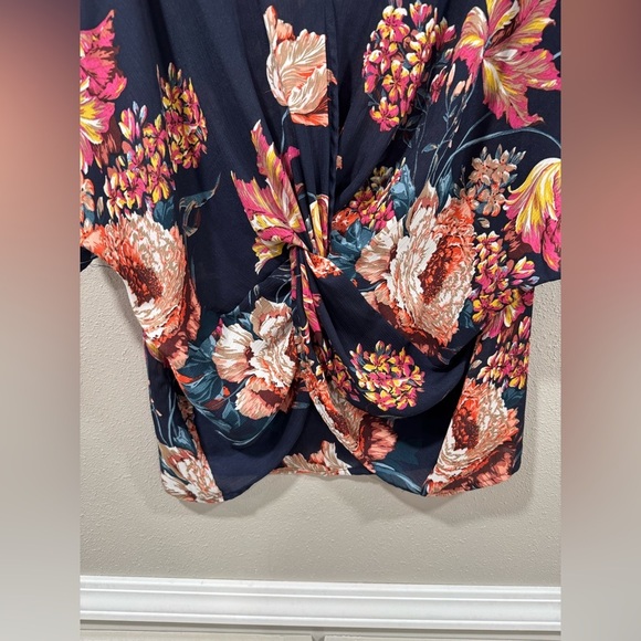 2/$15 Umgee Floral Blouse - Picture 5 of 8